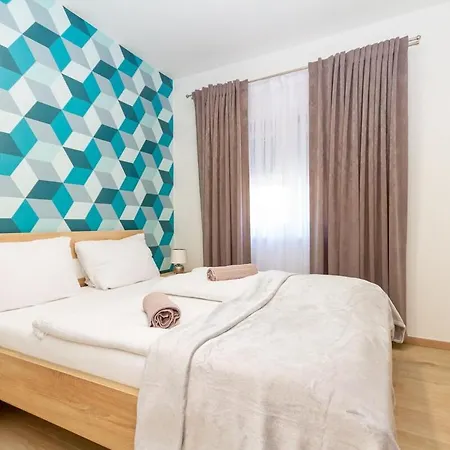 Bolyai 3br Ac Parking Grf Apartment