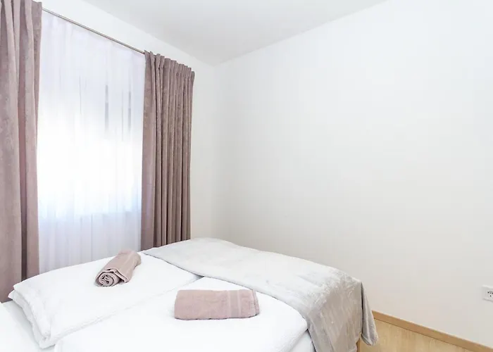 Bolyai 3br Ac Parking Grf דירה שיופוק