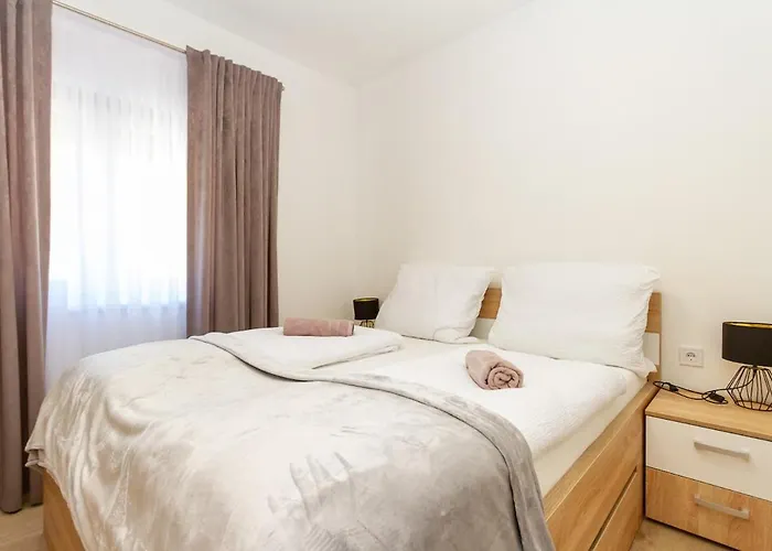 Bolyai 3br Ac Parking Grf * שיופוק