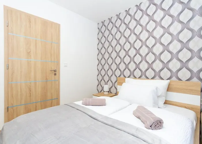 Bolyai 3br Ac Parking Grf דירה *